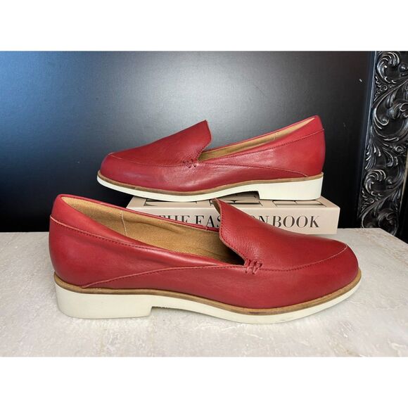 NWOT SoftWalk Women's Windsor Loafers  size 10,5 - Picture 1 of 4